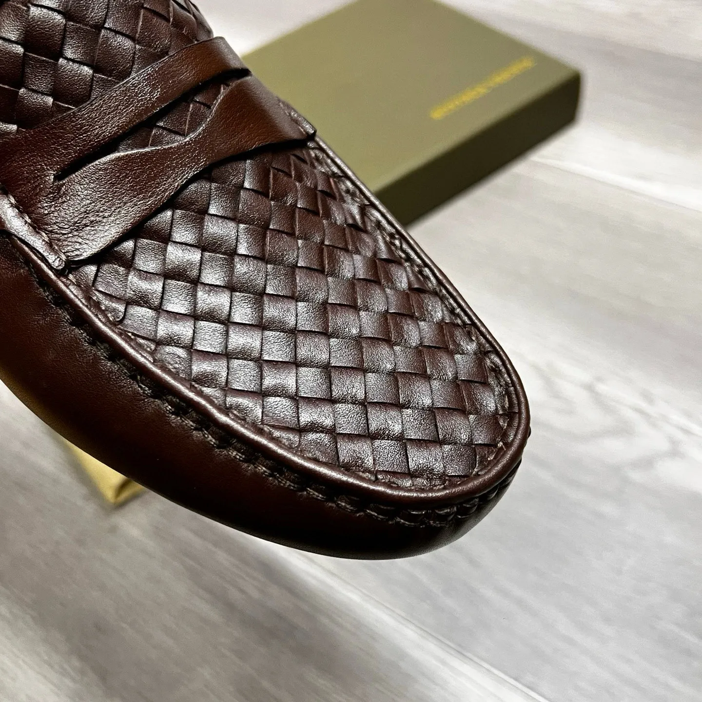 Factory price 480 BV 〰️Purely handmade classic men's beanie shoes👉👉driving shoes, slip-on shoes, made of imported cowhide from Italy, 💕water-dyed cowhide lining, 🔊original outsole, waterproof platform design, comfortable on the feet. Good choice for traveling and driving, single color available, code number: 38-44, (45 can be customized)